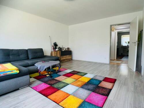 großzügiges helles Wohnzimmer - 3 Zimmer Etagenwohnung zum Kaufen in Gernsbach
