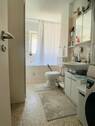 Badezimmer mit Waschmaschinenanschluss - 