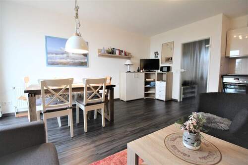 Wohnraum - 150 m zum Strand und Seeblick inklusive - diese 2-Zimmer-Wohnung könnte bald Ihre sein!