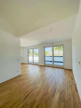 Wohnbereich - Neubau DG Wohnung mit Blick in den Taunus.