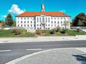 nahegelegenes Rathaus - 