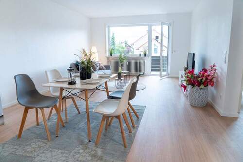 Wohn/Essbereich - Erstbezug nach Sanierung: Platz für die ganze Familie im Natur- und stadtnahen Wendelstein