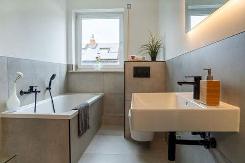 Badezimmer - 5 Zimmer Etagenwohnung in Wendelstein