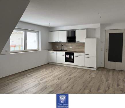 offene Küche, Wohnen - 2 Zimmer Etagenwohnung zur Miete in Arnsdorf