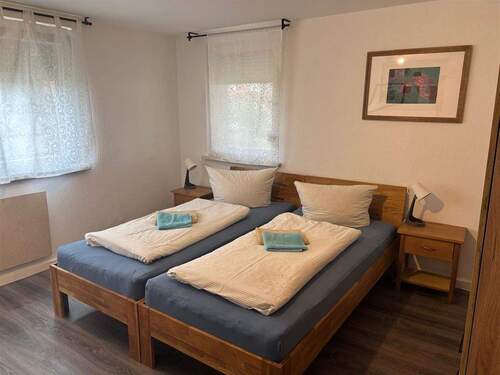 Schlafzimmer 1 - DÖRFLES ** TERRASSE ** Keller ** Stellplatz ** möbliert im EG ** Monteurwohnung