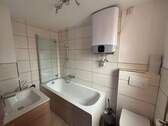 Badezimmer mit Wanne - 
