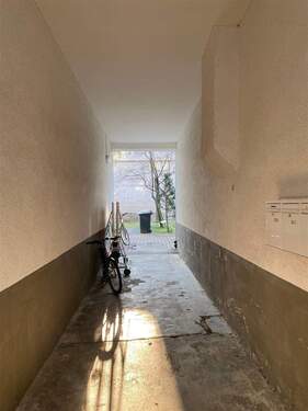 Zugang zum Hof und Haustür hofseitig - 