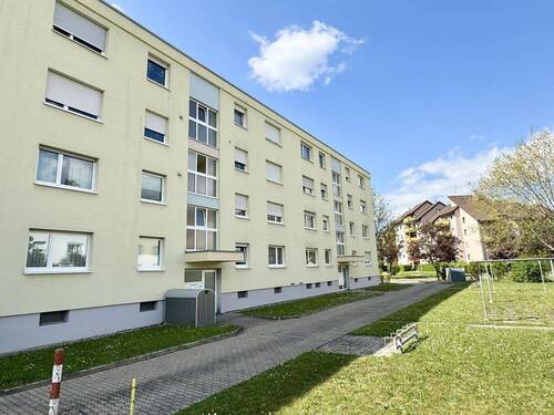 Hausansicht Eingangsseite - 4 Zimmer Etagenwohnung zum Kaufen in Weil am Rhein