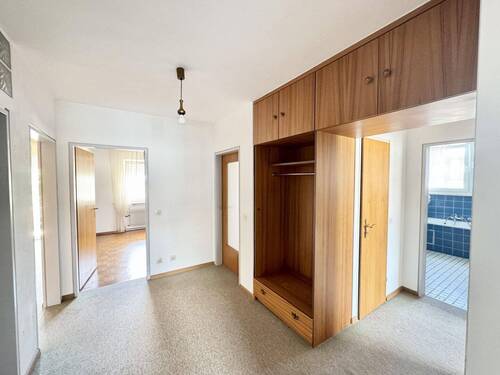 Flur mit Garderobenbereich - Etagenwohnung mit 92,80 m&sup2; in Weil am Rhein zum Kaufen