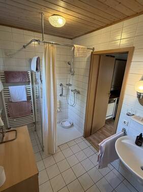 Bad mit begehbarer Dusche (1) - 