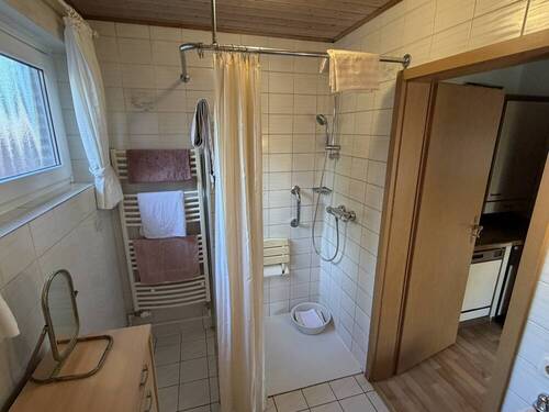 Bad mit begehbarer Dusche (2) - 