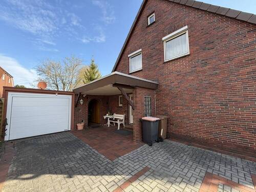 überdachter Nebeneingang (1) - 