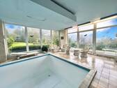Pool mit Blick in den Garten - 