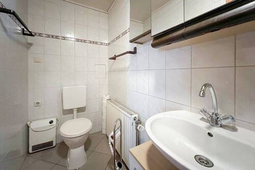 Innenliegendes Duschbad im Erdgeschoss - 