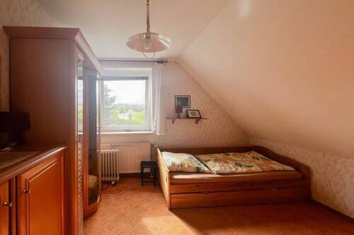 Kleines Schlafzimmer im OG - 
