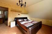 Großes Schlafzimmer im OG - 