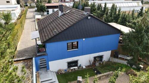 Wohnhaus und Gewerbe - 