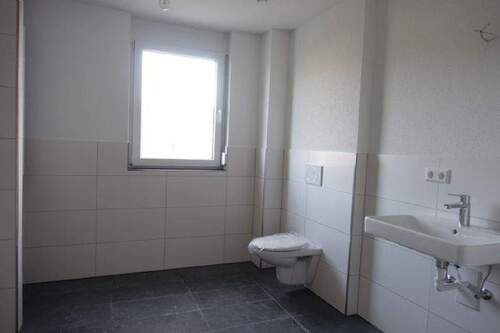 Badezimmer - 3 Zimmer Etagenwohnung zur Miete in Forchheim
