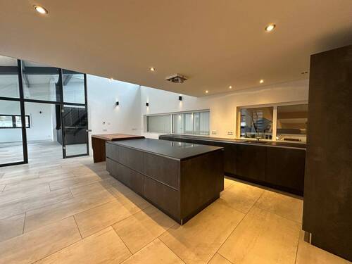 Küche mit Blick in den Eingangsbereich - 