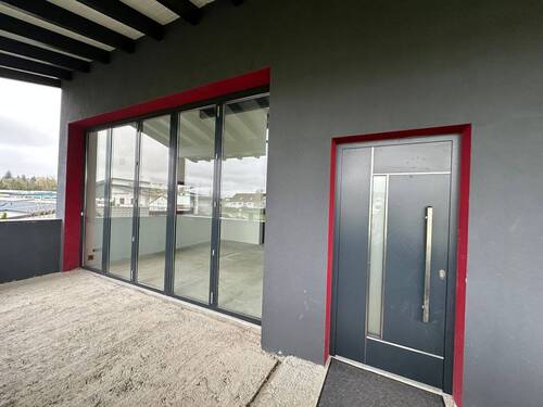 Eingang Wohnung mit Balkon - 