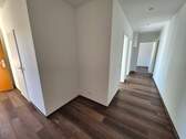 Flur - Gemütliche 3 Zimmer Wohnung im 3. OG (ohne Aufzug) eines gepflegten MFH zu vermieten.