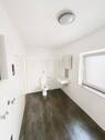 Bad (Blick zu Toilette) - 