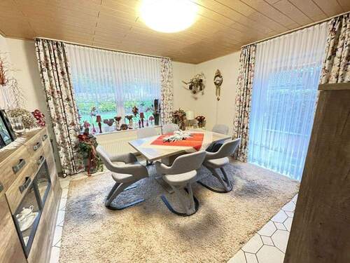 EG: Essen mit Zugang zur Terrasse - 