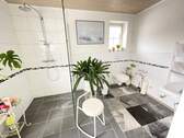EG: Bad mit begehbarer Dusche - 