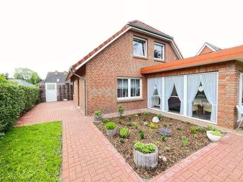 Ansicht hinten - *** Renoviertes EFH mit Terrasse u. Garten ***