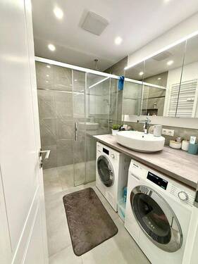 Bad mit Walk in Dusche - 
