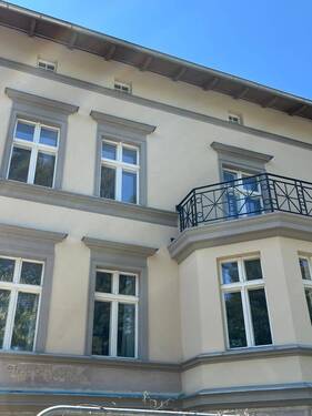 Haus Balkon.jpg - 3 Zimmer Etagenwohnung zum Kaufen in Potsdam