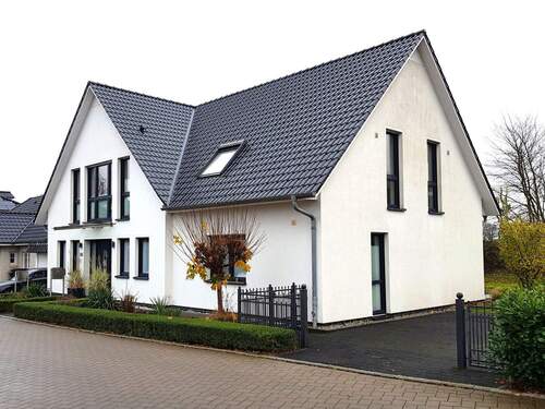 Modernes Wohnhaus.jpg - Top-Wohnung an der Ostsee - 1.700,00&nbsp;EUR Kaltmiete, ca.&nbsp; 126,00&nbsp;m&sup2;&nbsp;Wohnfl&auml;che