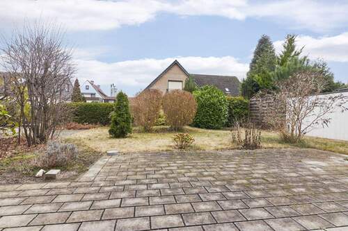 Vordere Terrasse mit Garten - Doppelhaushälfte mit 146,90 m&sup2; in Thedinghausen zum Kaufen