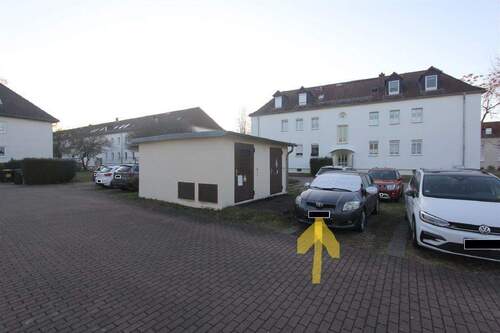 Stellplatz - 2 Zimmer Etagenwohnung zum Kaufen in Böhlen