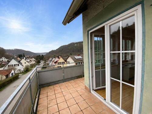 Balkon mit Aussicht - Helle 4.- Zimmerwohnung mit Balkon und Einbauküche