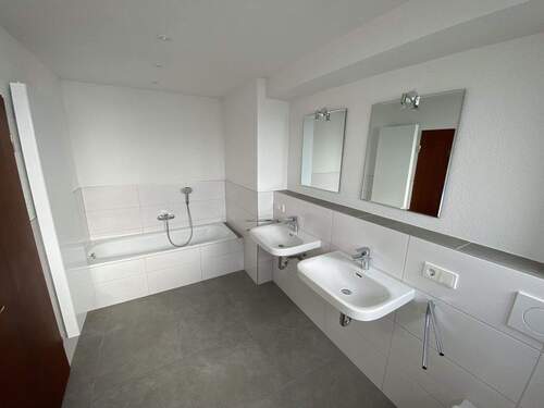 Vollbadezimmer Hauptwhg - 6 Zimmer Einfamilienhaus zum Kaufen in Waldmohr