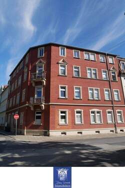 Hausansicht - Optimal geschnittene Dachwohnung mit Blick, großer Küche und Tageslichtbad!