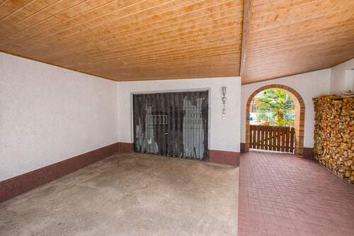 Garage + Außenstellplätze - 