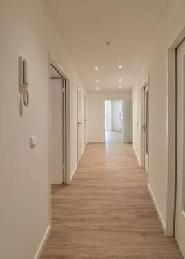 Flur - Etagenwohnung mit 144,00 m&sup2; in Böblingen zur Miete