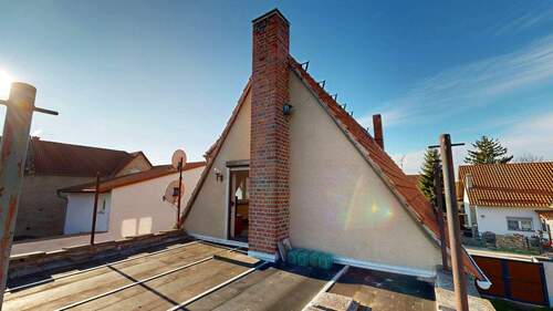 Mit Geländer und Terrassendielen können Sie wunderbar Ihren Feierabend auf der großzügigen Dachterrasse genießen - 