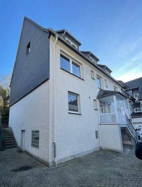 Seitenansicht - 8 Zimmer Mehrfamilienhaus, Wohnhaus in Arnsberg