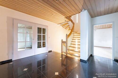 Flur/Eingangsbereich - 7 Zimmer Einfamilienhaus zur Miete in Eppingen