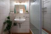 Badezimmer mit Dusche - 