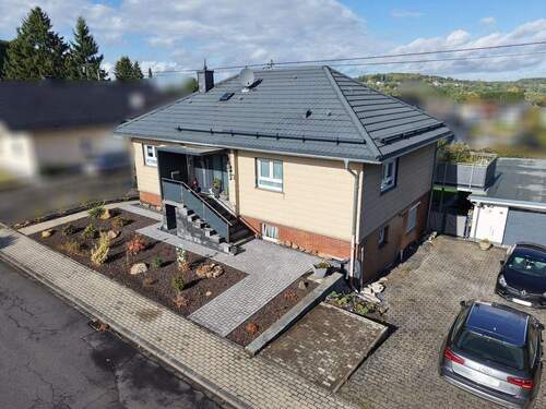 Frontansicht - Wohnen auf einer Etage! Mit Einliegerwohnung! In ruhiger, naturnaher Wohnlage!