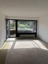 Wohnzimmer mit Balkon - 