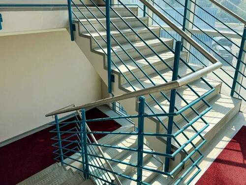 Treppe in der Logistikhalle - 