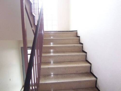 Treppenhaus - 2 Zimmer Etagenwohnung zur Miete in Neumünster