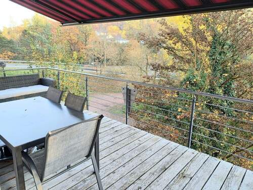 Balkon mit elektrischer Markise - 4 Zimmer Mehrfamilienhaus, Wohnhaus in Rodalben