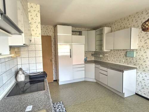 Großzügige Küche mit möglicher Essnische - 6 Zimmer Einfamilienhaus in Stetten