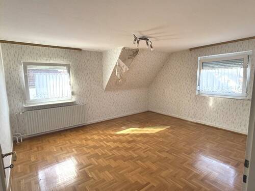 Schlafzimmer mit Parkett im DG - 